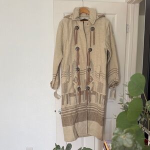 NWT stunning Woolrich Beige Patterned Hooded Cape with Toggle Accents